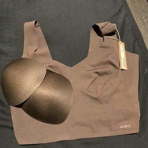 SKIMS long line bra with removable cups. NEW WITH TAGS WITHOUT BOX.
